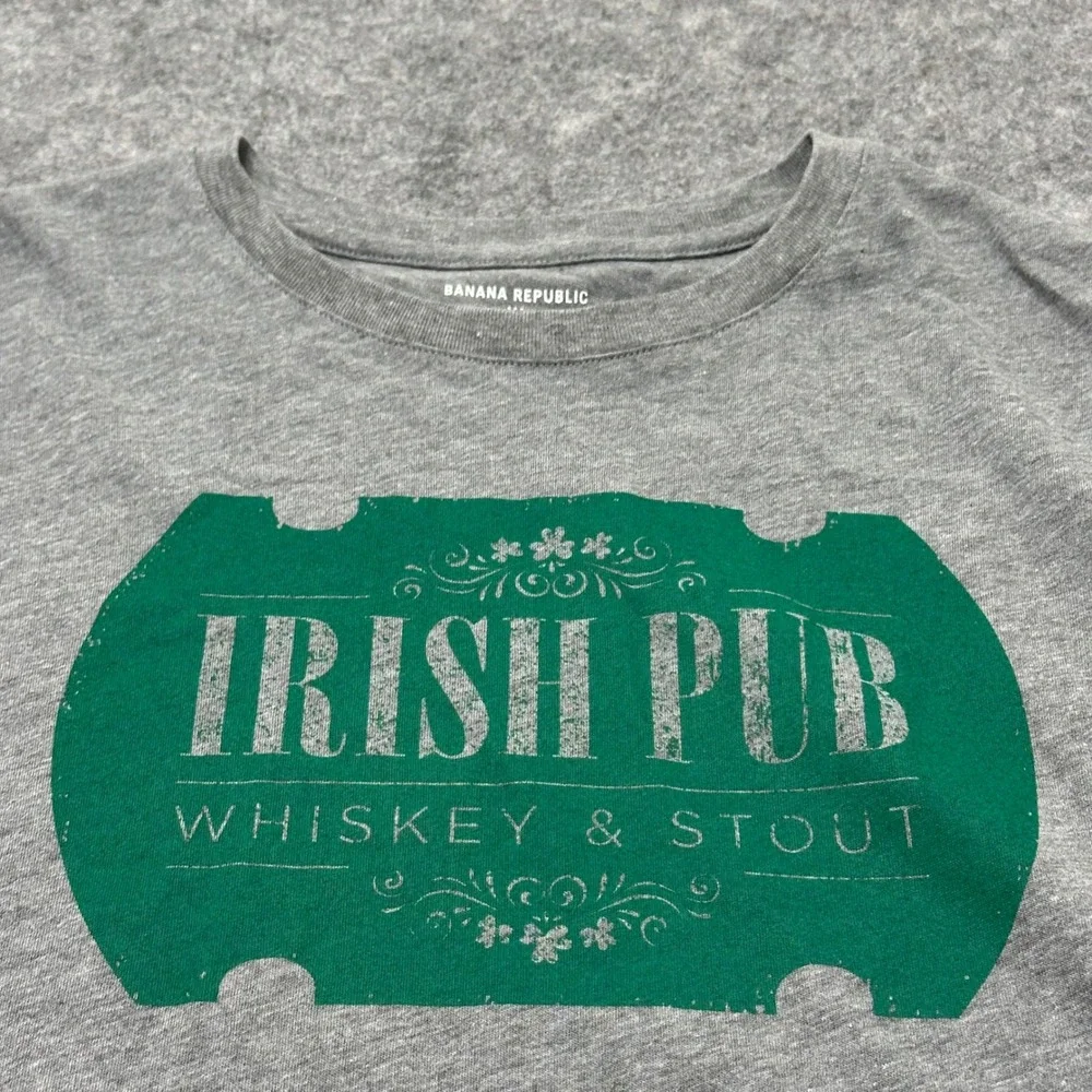 Banana Republic T-Shirt Mens M Gray Irish Pub Whiskey Stout Graphic Short Sleeve